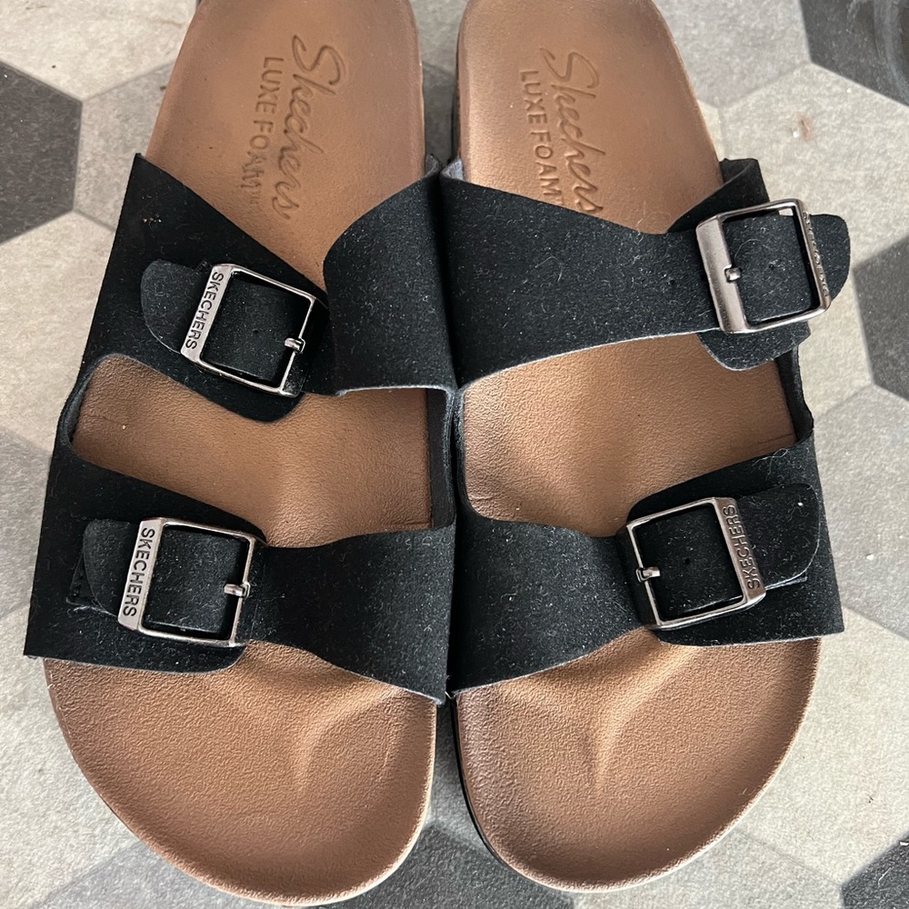 Skechers size 10 Sandals